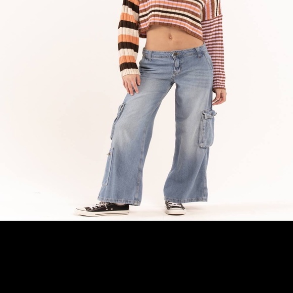 BDG urban outfitter PUDDLE jeans - low rise wide leg cargo, size 24 EUC - Picture 14 of 14